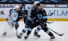 Преследователь «Барыса» уступил минскому «Динамо» в ярком матче КХЛ. Видео