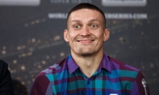 «Настроение пятницы». Усик сменил имидж и эффектно отплясал танец на ринге. Видео
