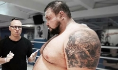 «Пощечинами всех спать отправляет». Куат Хамитов хочет подраться с 220-киллограмовым «Папой-гигантом»