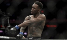 Бой непобежденных звезд UFC за чемпионский титул закончился эффектным нокаутом