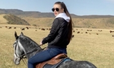 «Потрясающе». Сабина Алтынбекова на коне показала видео с великолепными пейзажами Казахстана