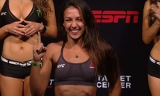«Это сделало мой день». Боец UFC порадовала своих поклонников роскошными фото в бикини