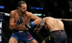 Американский файтер UFC нокаутировал соперника и сделал победное сальто. Видео