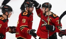 Экс-лидер «Барыса» стал главным героем разгромной победы в матче КХЛ с девятью шайбами. Видео