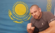 Уроженец Казахстана избил и отправил в нокаут 48-летнего супертяжа. Видео