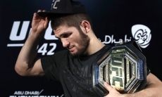 Хабиб Нурмагомедов прибыл в Россию с поясом UFC и сделал заявление о своем будущем. Видео