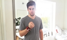 «Меня путают с Гаретом Бэйлом даже в Казахстане». Появилось большое интервью с вратарем недели КХЛ из «Барыса»