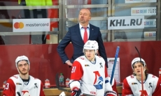 Клуб лучшего наставника в истории «Барыса» прервал свою победную серию из девяти матчей в КХЛ. Видео