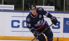 Соперник «Барыса» по конференции КХЛ расторг контракты сразу с двумя защитниками