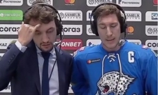 Пресс-атташе «Барыса» заставил смеяться казахстанцев своей блестящей работой переводчика Даррена Дица. Видео