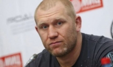 «Я же не показушник». Харитонов ответил на обвинения в стукачестве после драки с Яндиевым