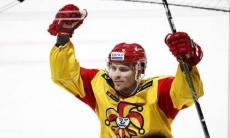 Топовый защитник соперника «Барыса» по КХЛ расторг контракт с клубом и уехал в «Торонто»