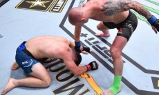 Русский боец из Гонконга дебютировал в UFC победой ярким нокаутом и вошел в историю. Видео
