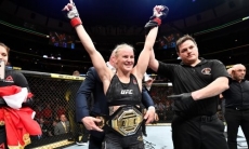 Чемпионка UFC в четвертый раз защитила свой титул и станцевала победную лезгинку. Видео
