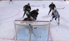 Сейв, перевернувший игру с «Барысом», возглавил ТОП-10 спасений КХЛ. Видео