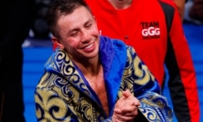 Непобежденный казахстанский боксер выступит в андеркарде Головкина