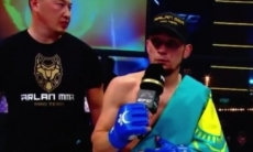 Казахстанский файтер посвятил первую победу в EFC отцу Хабиба Нурмагомедова. Видео