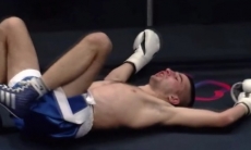 Обидчик известного казахстанца нокаутировал 18-летнего боксера. Видео