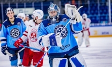 Пропустившая на последних секундах «Сибирь» потерпела поражение и не смогла оторваться от «Барыса»