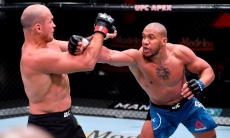 Экс-чемпиона UFC в тяжелом весе смачно нокаутировали на турнире с возвращением Фергюсона. Видео