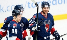 Клуб КХЛ выиграл матч с десятью заброшенными шайбами перед игрой с «Барысом». Видео