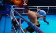 Видео нокаута казахстанца Айдоса Ербосынулы в бою титулы WBC, WBA и WBO