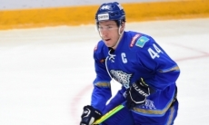 «Даррен, ты просто космос!». Капитан «Барыса» отметился в необычном календаре КХЛ. Фото