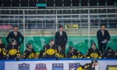 «Совсем другой хоккей». Наставники дали оценку матчам «Сарыарка» — «Снежные Барсы» 2:1 ОТ, 8:1