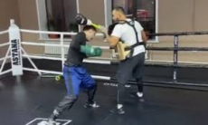 «Ждите хороших новостей». Казахстанский боксер с титулом WBA продолжает подготовку к возвращению на ринг. Видео