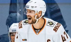 Хоккеист сборной Чехии эмоционально отреагировал на свой эффектный гол «Барысу»