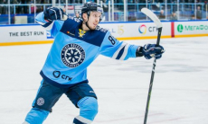 «Будем выходить и биться». В клубе КХЛ верят в успешную борьбу с «Барысом» за плей-офф