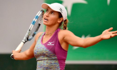 Казахстанская теннисистка снова столкнулась с незваным гостем перед Australian Open. Видео