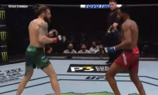 Главный бой турнира UFC закончился уверенной победой американского файтера