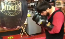 Казахстанский боксер с 14 победами показал очередное видео с тренировки