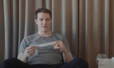 «Я должен тебе клюшку». Форвард «Барыса» рассказал, почему его шайбы «любят перекладины»