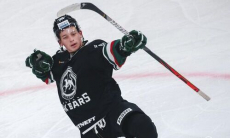 Лидер конференции «Барыса» в КХЛ забросил крутую шайбу после сольного прохода. Видео