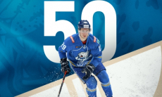 Шведский бомбардир «Барыса» сыграл юбилейный матч в КХЛ