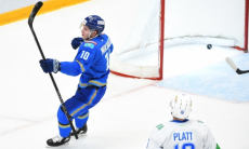 «Идеально подходит к современному хоккею». Казахстанский форвард «Барыса» включен в сборную месяца КХЛ