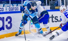 «Одновременно поставит крест». КХЛ — о путёвке «Барыса» в плей-офф в матче с «Сибирью» и неудачной серии Дица