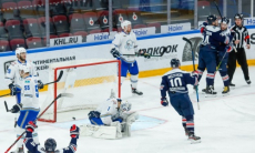 «Пришлось отбиваться от атак гостей». Важные эпизоды выездного поражения «Барыса» рассмотрели в России