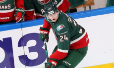 Наиболее вероятный соперник «Барыса» в плей-офф КХЛ продлил контракт с нападающим