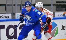 «Барыс» показал крутой финт хоккеиста сборной Казахстана в матче с «Автомобилистом». Видео