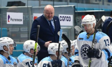 «Немножко не доели шайбу». Главный тренер «Сибири» прокомментировал разгром «Барыса» и нашел минусы