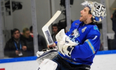 Вратарь «Барыса» отдал ассист в матче КХЛ против «Ак Барса». Видео