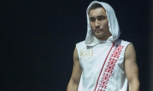 «Я как мужчина приму это». Казахстанский боксер извинился за поражение в бою за титул WBC