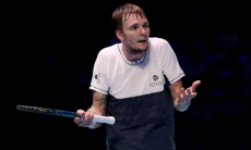 «Спорт для уе*анов». Лучший казахстанский теннисист выдал матерный стендап прямо на корте. Видео