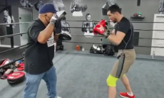 Чемпион WBC, WBC и WBO из Казахстана начал тренировки под руководством наставника Ковалева и Алимханулы. Видео