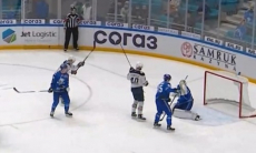 «Барыс» пропустил четвертую шайбу от «Металлурга» за пять минут до конца решающего матча плей-офф. Видео