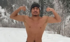 Чемпион WBC из Казахстана впечатлил подписчиков крепкой закалкой. Видео