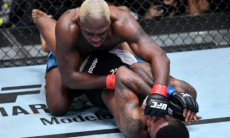 Сенсацией закончился главный бой турнира UFC в Лас-Вегасе. Видео